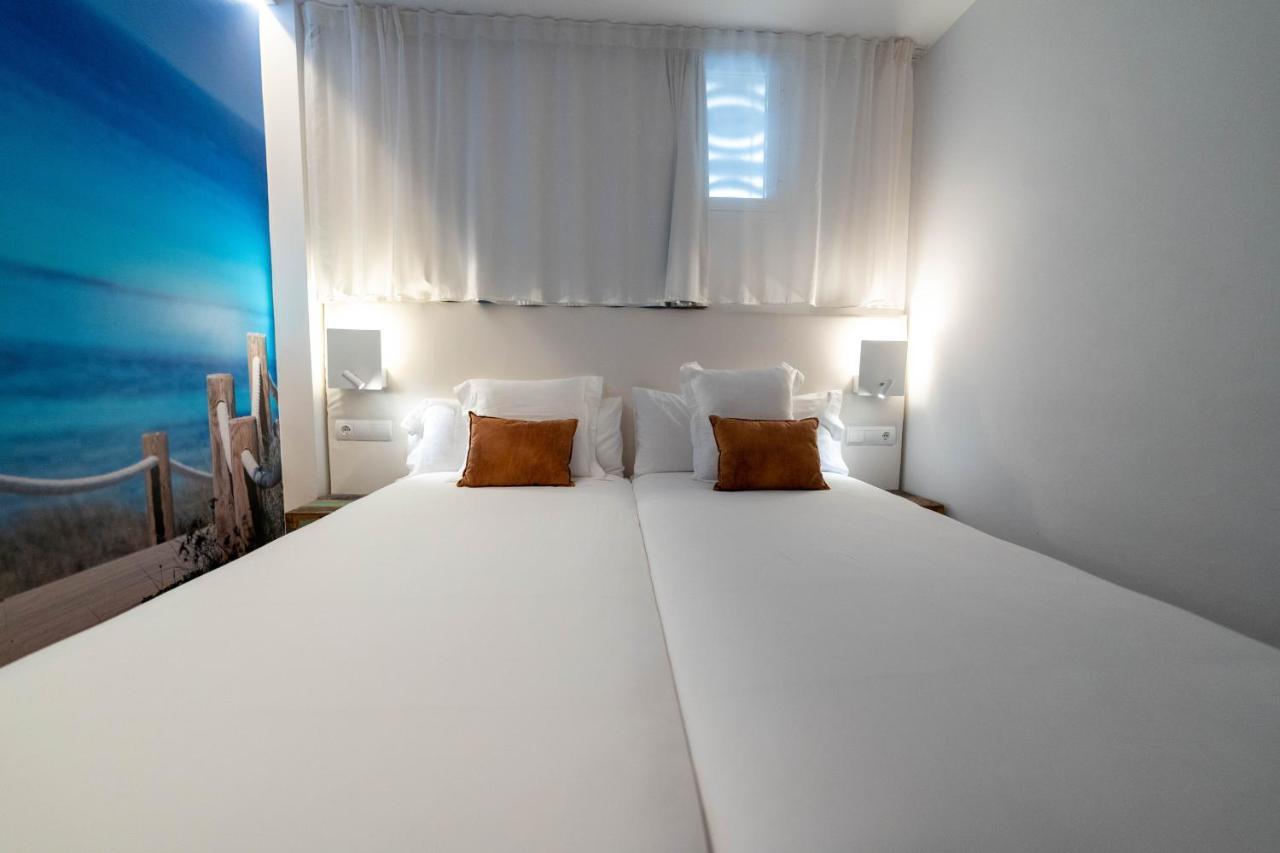 Apartamentos Llobet Ibiza ภายนอก รูปภาพ