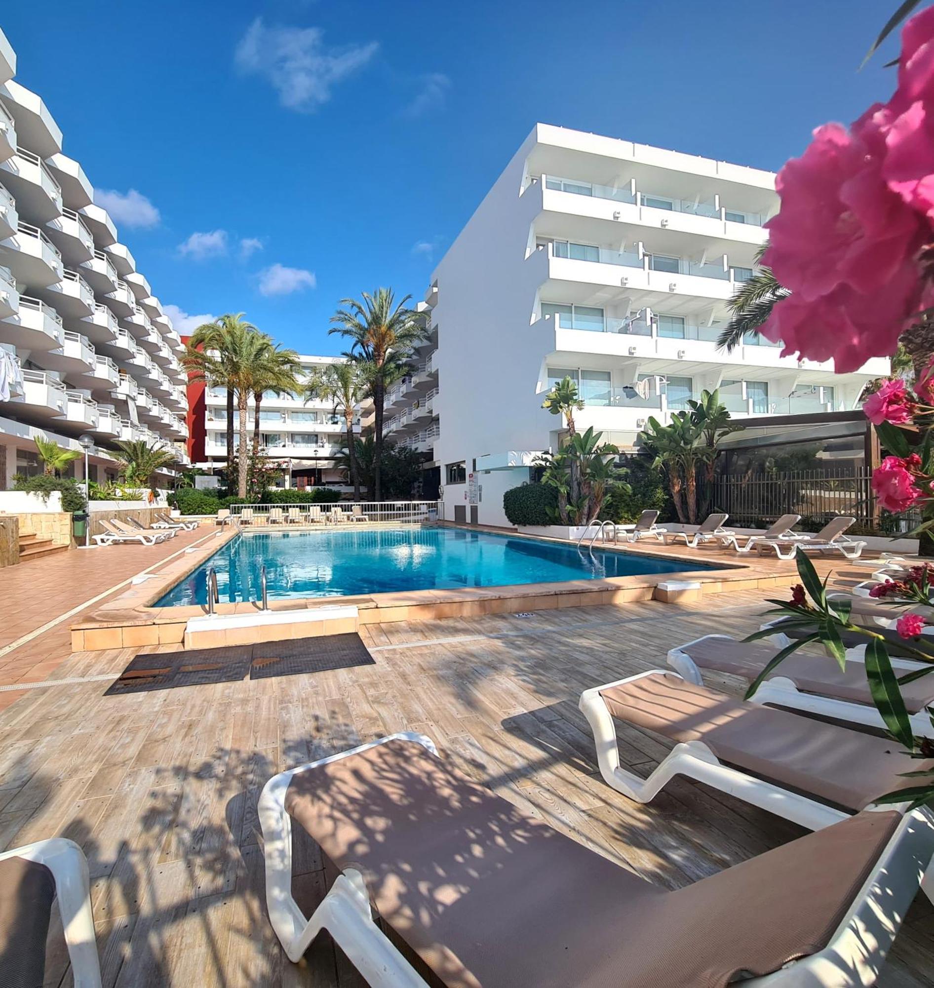 Apartamentos Llobet Ibiza ภายนอก รูปภาพ