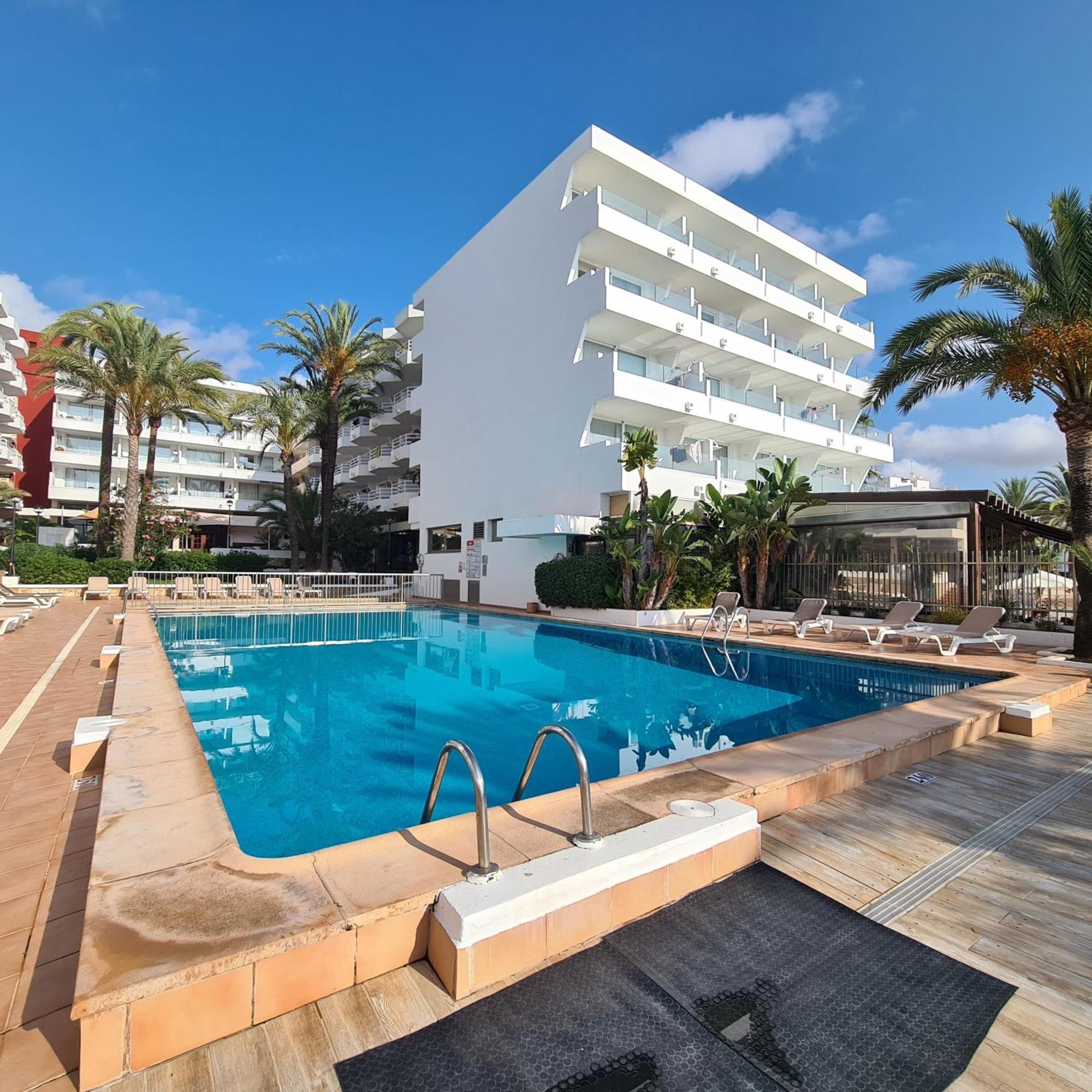 Apartamentos Llobet Ibiza ภายนอก รูปภาพ